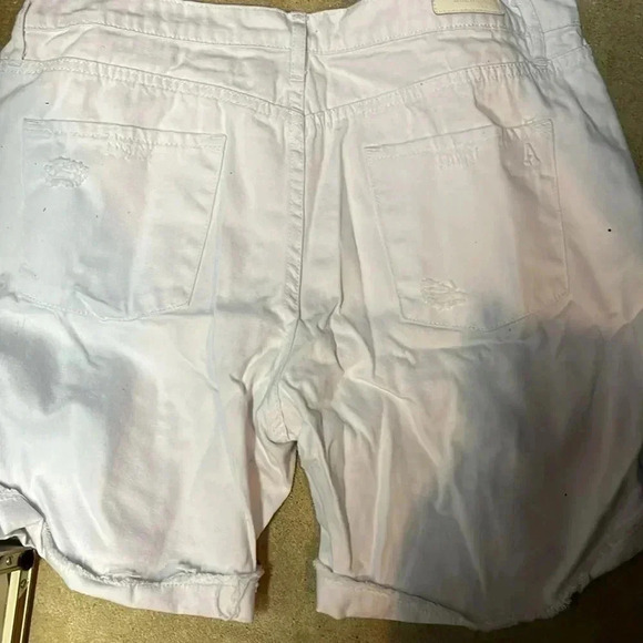 Articles of society, white denim shorts, size 32 - Picture 2 of 5